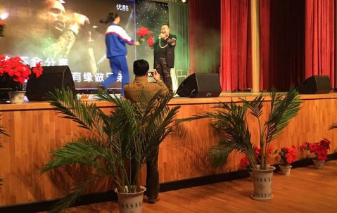 开云-IG观众热烈欢呼！，Karsa迎来三赛季出色发挥赛场气氛高涨